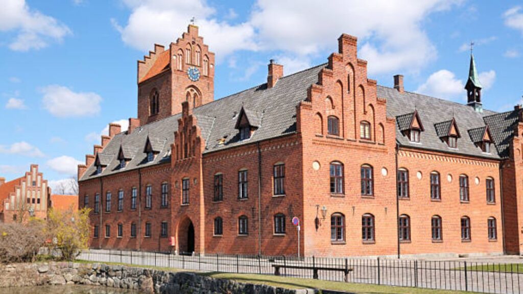 20 Best Boarding Schools in Florida: Military, Girls, and Co-Educational