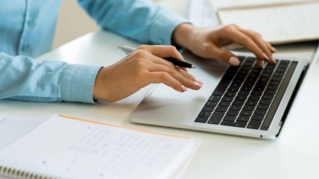 5 Online Associate Degree in Business: Best Programs, Jobs, and Salaries