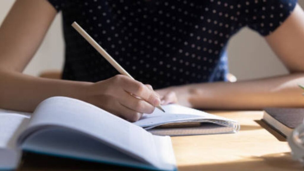 How to Write a Thesis Statement for a Research Paper | See Examples