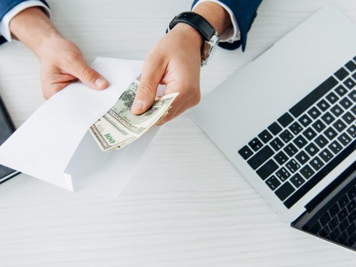 Online Schools That Give Refund Checks and Laptops